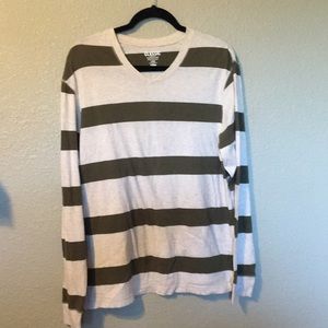 Old navy mens long sleeve V neck size Large
